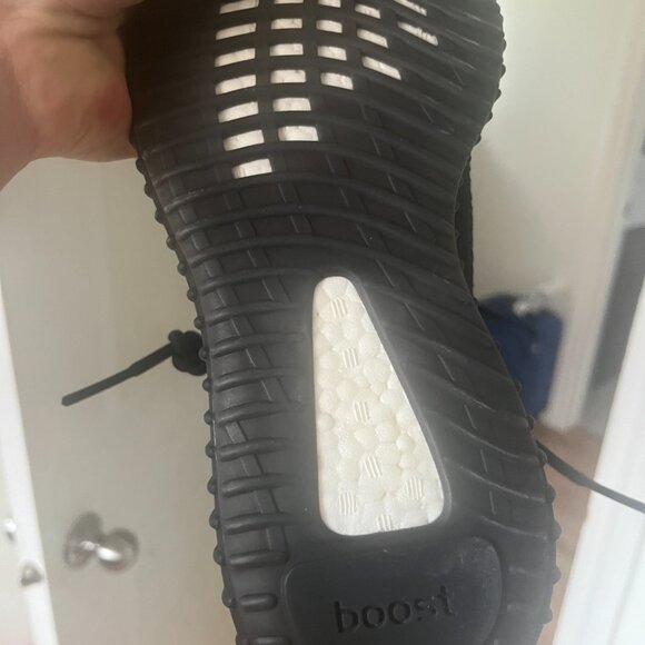 yeezy bred's - Picture 3 of 3